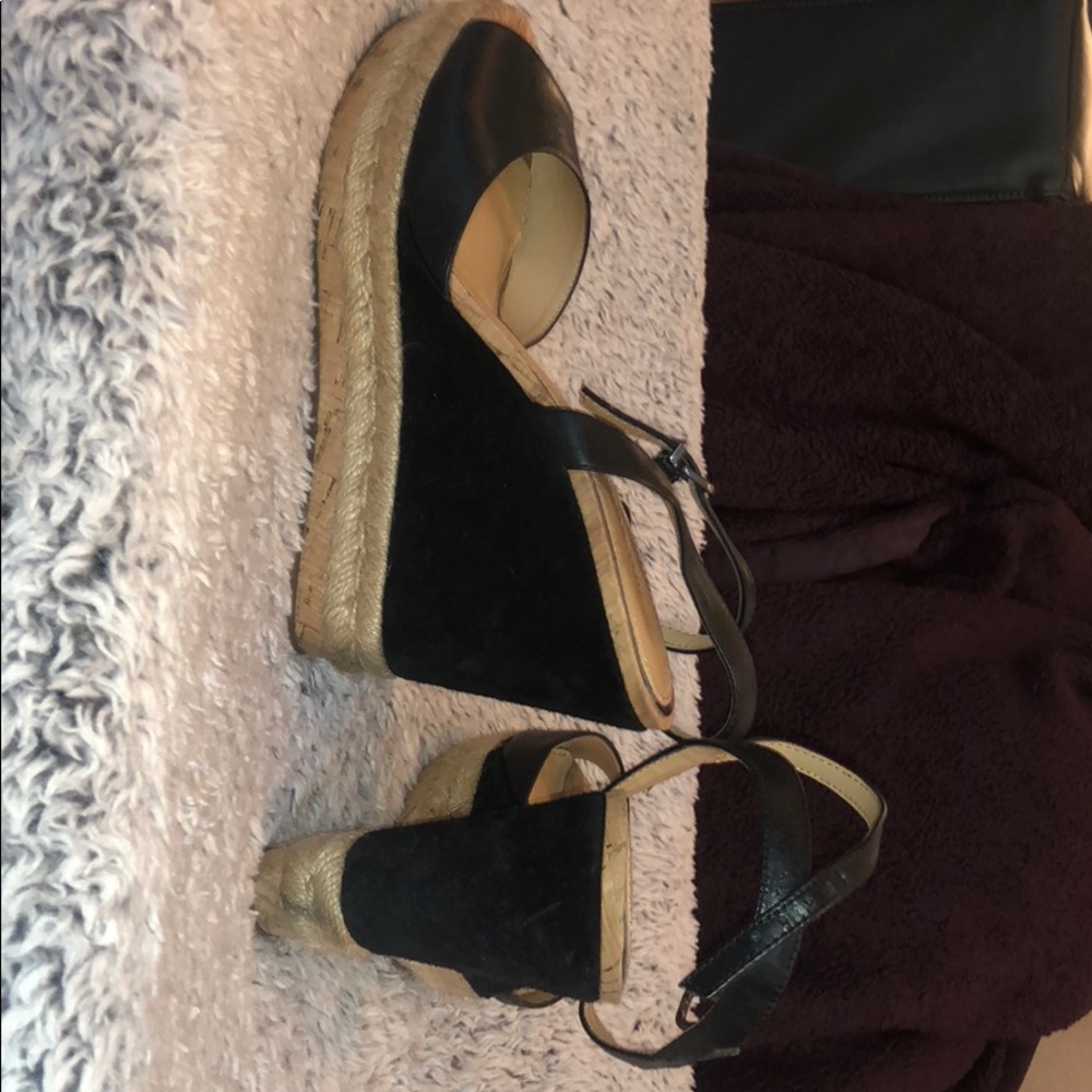 Elegant, great work and date shoe. Black and cream